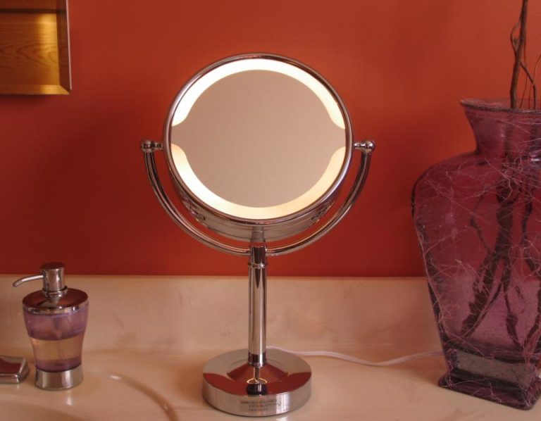Bathroom Makeup Mirror Interior Décor with a Vanity Mirror