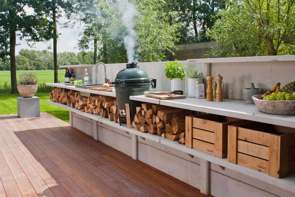 Unsheltered Outdoor kitchen